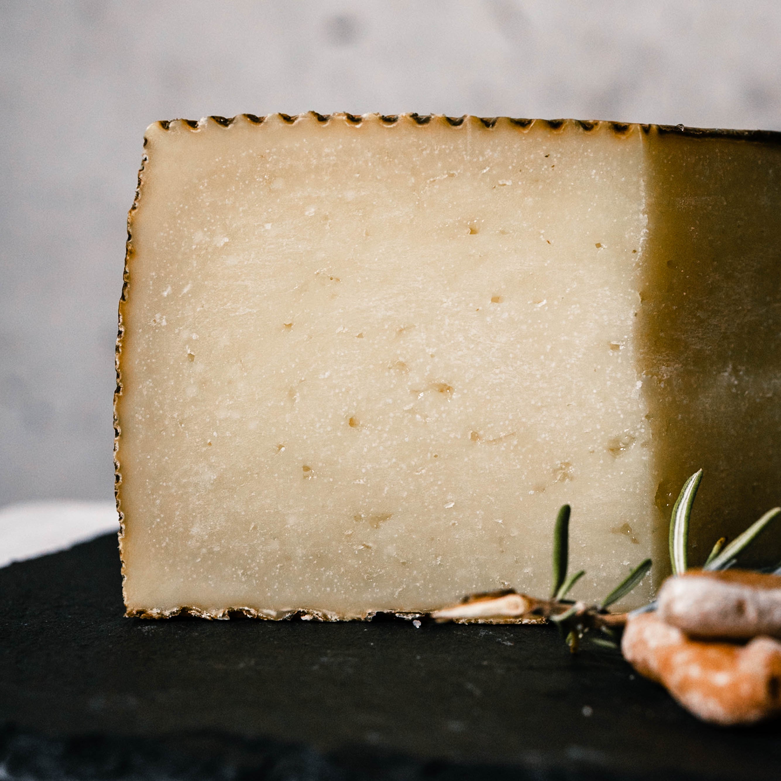 Queso Curado de Leche Cruda de Oveja - Cuña 300gr